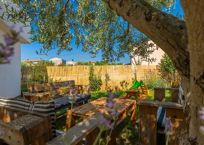 Feriehus House Lando Pula