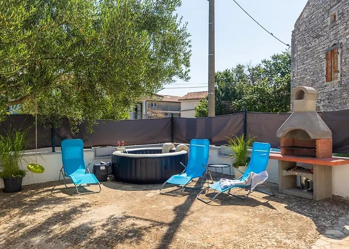 Feriehus House Lando Pula